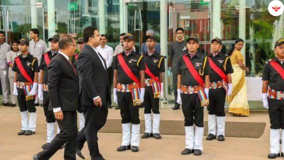 Mission 1st guard of honour at a hotel entrance