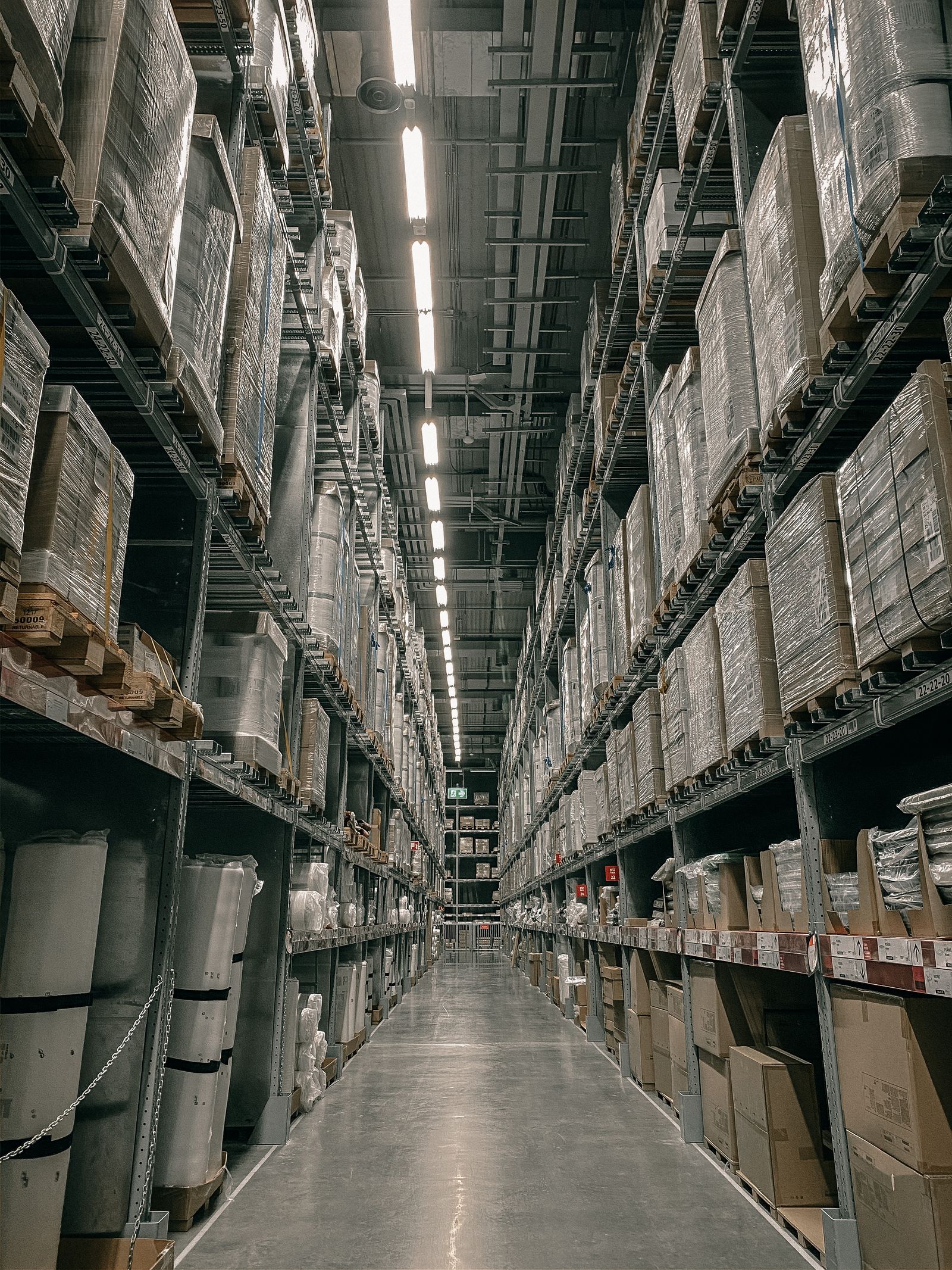Warehouse racking aisle